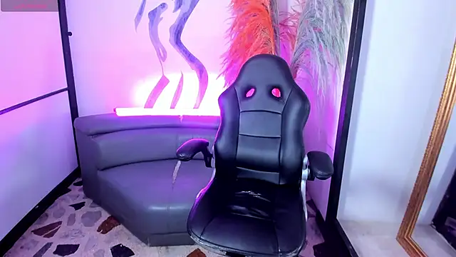 VanessaScott  online show from 10/23/25, 05:50