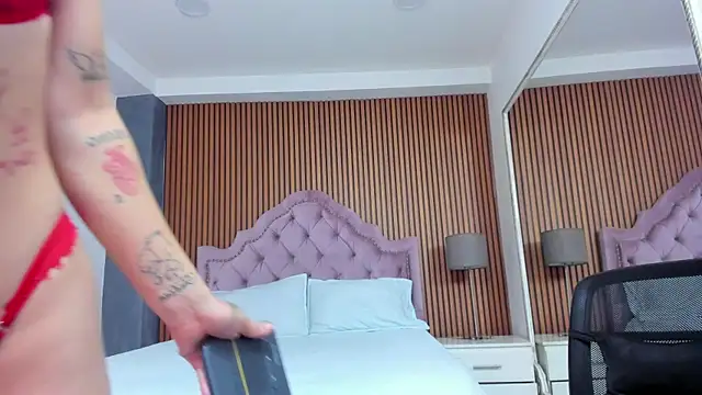 NaomiFrost online show from 10/30/25, 01:42