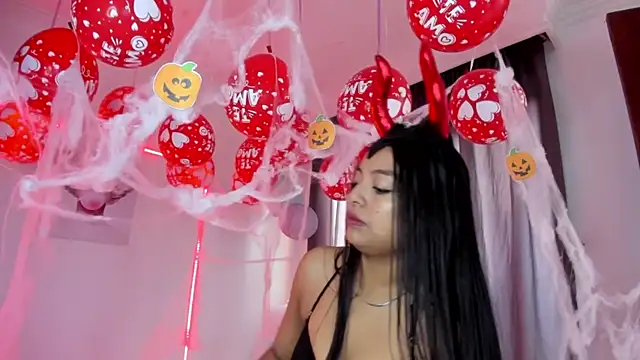 sweet cinamon online show from 10/28/25, 01:43