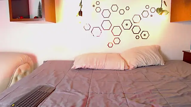 wet valery online show from 12/23/25, 04:01