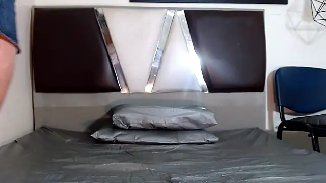 Snapshot of alexsandra_kiss chatting on 11/19/25, 11:21 alexsandra kiss online show from 11/19/25, 11:21