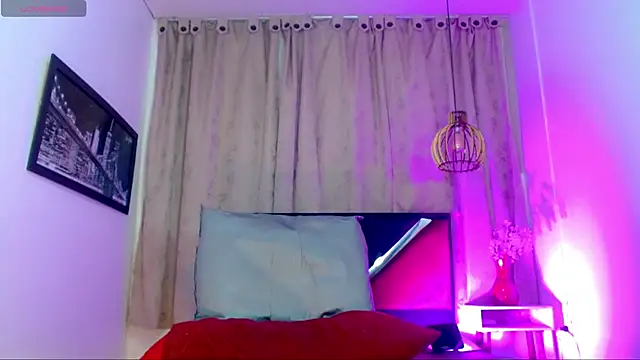 Snapshot of alexsandra_kiss chatting on 05/28/26, 11:27 alexsandra kiss online show from 05/28/26, 11:27