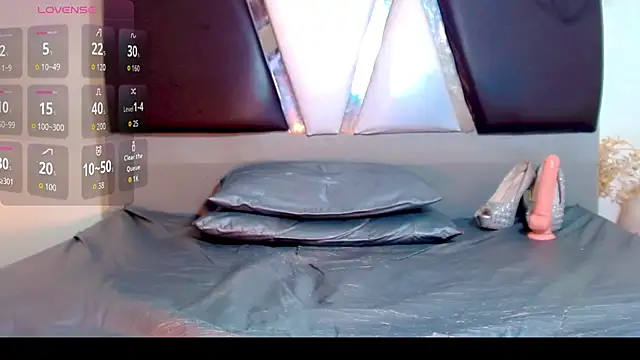 Snapshot of alexsandra_kiss chatting on 12/14/25, 10:54 alexsandra kiss online show from 12/14/25, 10:54