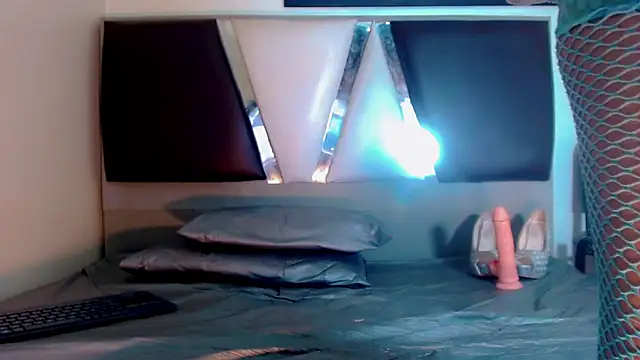 Snapshot of alexsandra_kiss chatting on 11/14/25, 11:25 alexsandra kiss online show from 11/14/25, 11:25