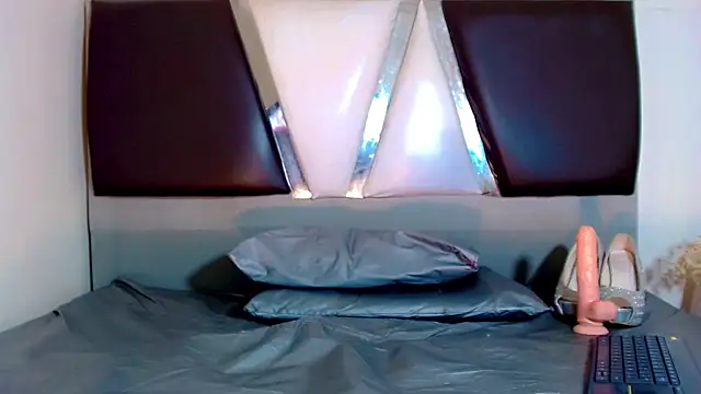 Snapshot of alexsandra_kiss chatting on 11/09/25, 12:20 alexsandra kiss online show from 11/09/25, 12:20