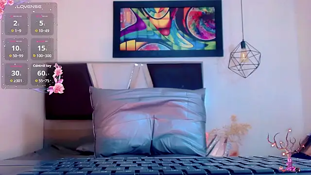 Snapshot of alexsandra_kiss chatting on 10/28/25, 11:20 alexsandra kiss online show from 10/28/25, 11:20