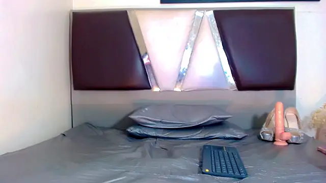 Snapshot of alexsandra_kiss chatting on 11/10/25, 11:26 alexsandra kiss online show from 11/10/25, 11:26