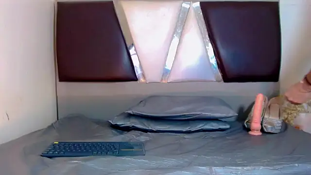 Snapshot of alexsandra_kiss chatting on 11/17/25, 11:25 alexsandra kiss online show from 11/17/25, 11:25