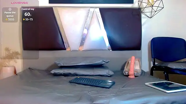 Snapshot of alexsandra_kiss chatting on 11/26/25, 11:21 alexsandra kiss online show from 11/26/25, 11:21