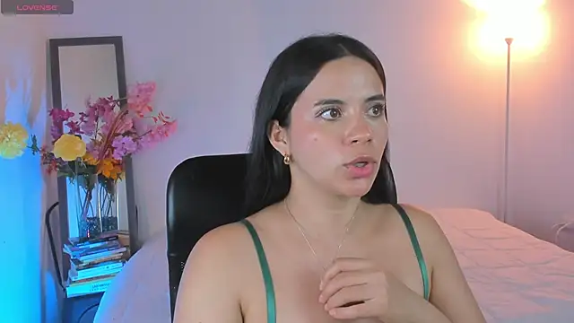 Snapshot of Emma_Luu chatting on 11/12/25, 03:21 Emma Luu online show from 11/12/25, 03:21