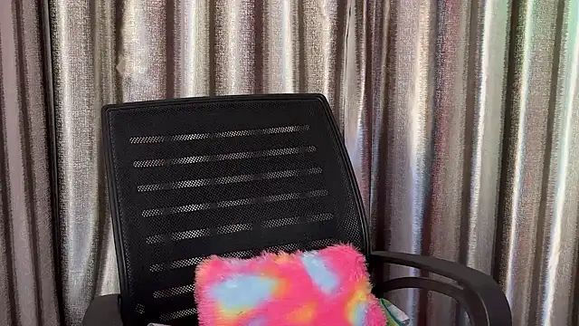 Eeraa  online show from 10/13/25, 02:02