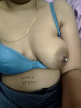 Snapshot of priya_00143 chatting on 03/11/25, 10:53 priya 00143 online show from 03/11/25, 10:53