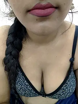 priya 00143 online show from 11/11/25, 10:32