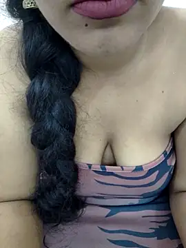 priya 00143 online show from 11/08/25, 04:27