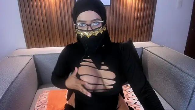 Snapshot of Sasha_Anaan chatting on 03/17/25, 12:04 Sasha Anaan online show from 03/17/25, 12:04