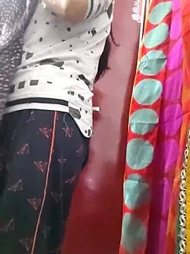 Hotty-Nidhi online show from 12/01/25, 04:02