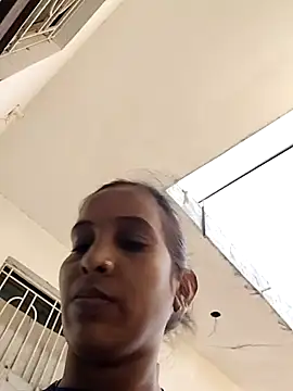 Hotty-Nidhi online show from 12/16/25, 05:00