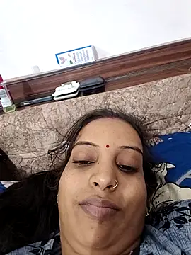 Hotty-Nidhi online show from 11/13/25, 03:43