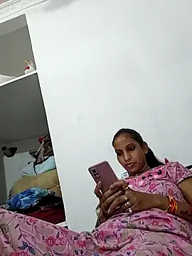 Hotty-Nidhi online show from 10/04/25, 05:36