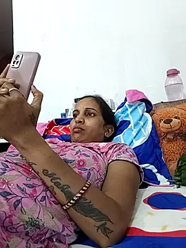 Hotty-Nidhi online show from 10/22/25, 04:50