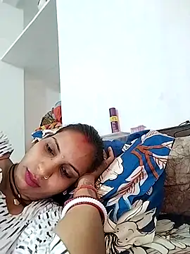 Hotty-Nidhi online show from 03/18/25, 10:39