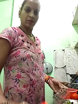 Hotty-Nidhi online show from 09/18/25, 03:48