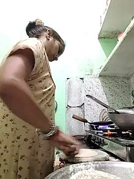 Hotty-Nidhi online show from 09/14/25, 04:18
