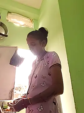 Hotty-Nidhi online show from 10/20/25, 04:58