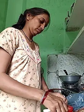 Hotty-Nidhi online show from 10/19/25, 04:48