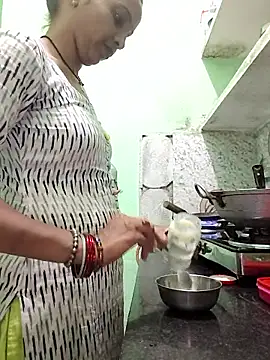 Hotty-Nidhi online show from 10/18/25, 04:42