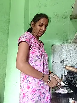 Hotty-Nidhi online show from 11/08/25, 05:00