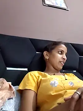 Hotty-Nidhi online show from 05/18/26, 05:07