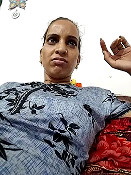 Hotty-Nidhi online show from 05/20/26, 04:42