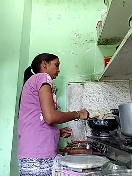 Hotty-Nidhi online show from 05/22/26, 05:49