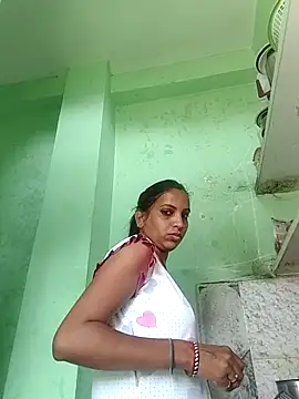 Hotty-Nidhi online show from 06/18/26, 03:16