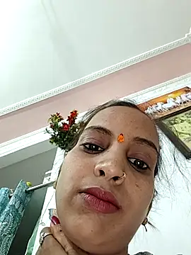 Hotty-Nidhi online show from 06/05/26, 06:40