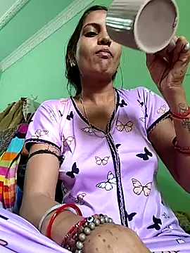 Hotty-Nidhi online show from 02/25/26, 03:40