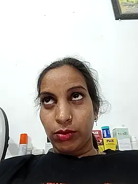 Hotty-Nidhi online show from 04/05/26, 04:13