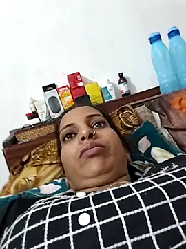 Hotty-Nidhi online show from 02/18/26, 03:04