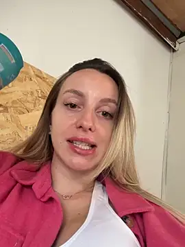 Snapshot of AlexisWhit chatting on 09/28/25, 07:15 AlexisWhit online show from 09/28/25, 07:15