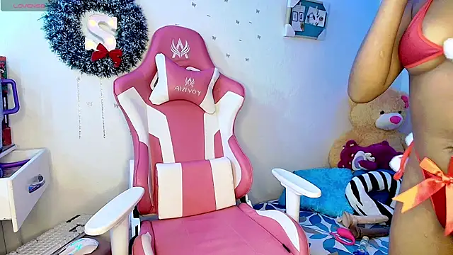 charlotte walker1 online show from 12/20/25, 10:51