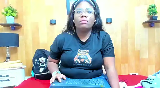 Snapshot of Zoe_ebony74 chatting on 03/14/25, 12:29 Zoe ebony74 online show from 03/14/25, 12:29