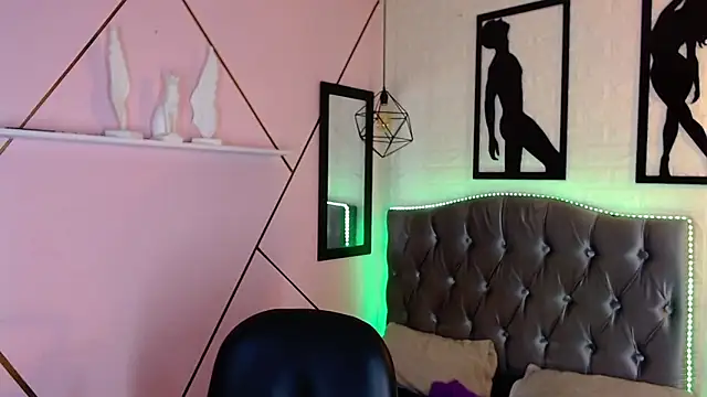 agatha rodriguez online show from 02/16/26, 02:05