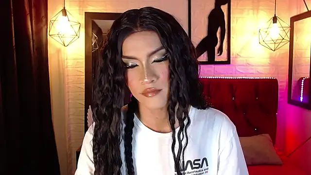 agatha rodriguez online show from 11/30/25, 01:34