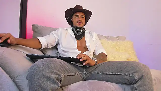 AshtonnSummer online show from 10/31/25, 06:26