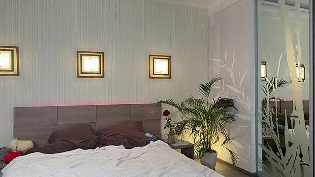 roselyn rose online show from 09/16/25, 12:28