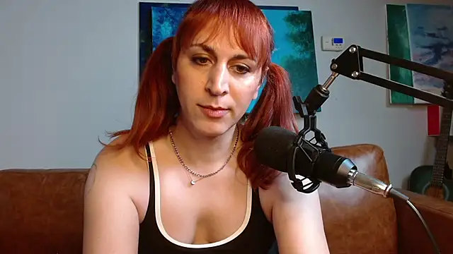 Snapshot of ChewyCandy chatting on 10/29/25, 11:58 ChewyCandy online show from 10/29/25, 11:58