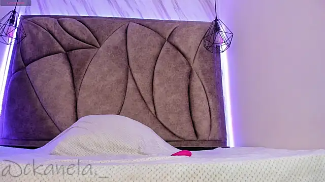 Kanela miller  online show from 10/31/25, 12:35