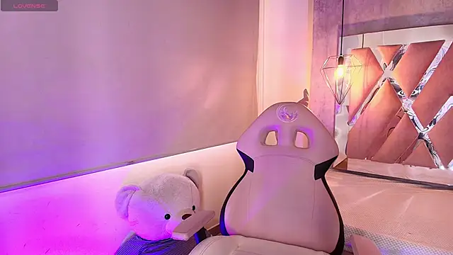 adara evanss online show from 11/25/25, 06:30