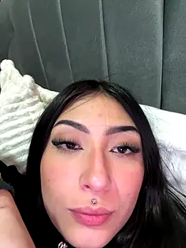 Lilith Thompson online show from 10/20/25, 04:47